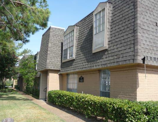 Exterior View of Houston Galleria Apartments