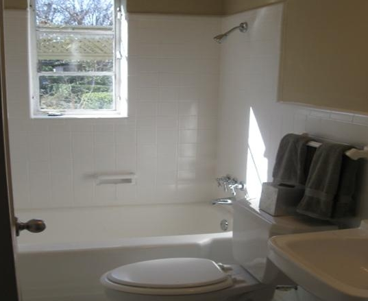 Spacious Bathrooms at Inwood Gardens Apartments