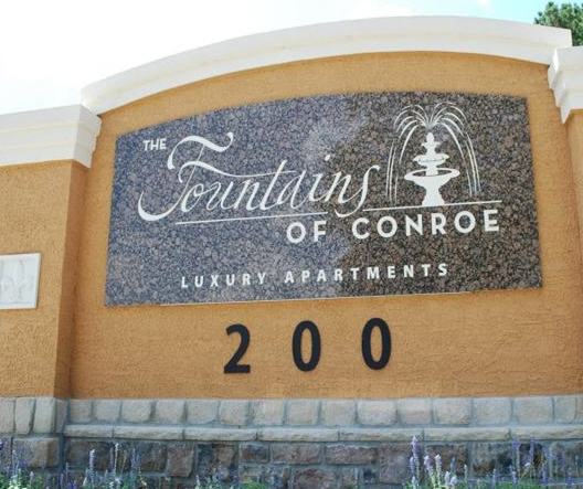 Entrance to Fountains of Conroe Apartments