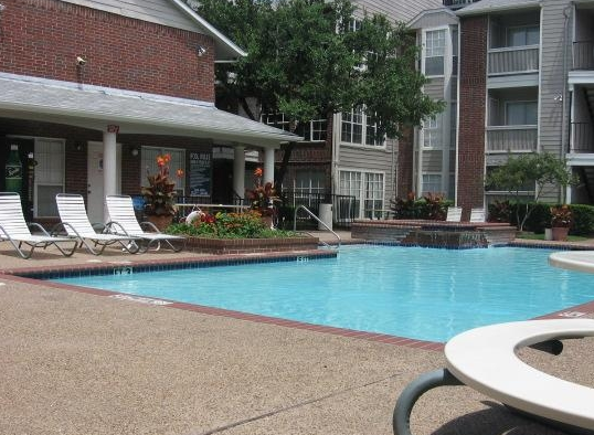 Northwest Dallas Apartments with Swimming Pool