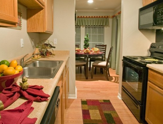 Oaks at Valley Ranch Apartments Irving TX - Kitchen View